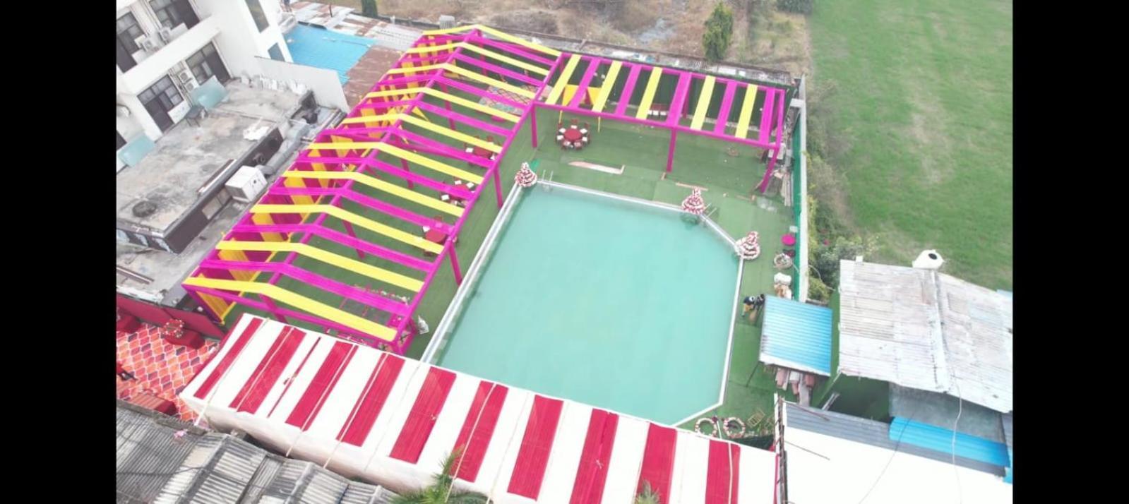 Hotel Kuber Rāi Extérieur photo
